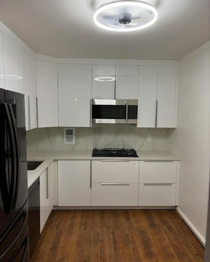 Renovated kitchen with quartz countertops in Allen